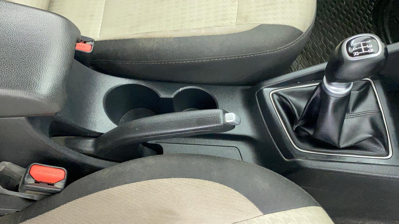 2018 Hyundai Elite i20 ASTA 1.2 (O), Petrol, Manual, 43,740 km, Gear Lever