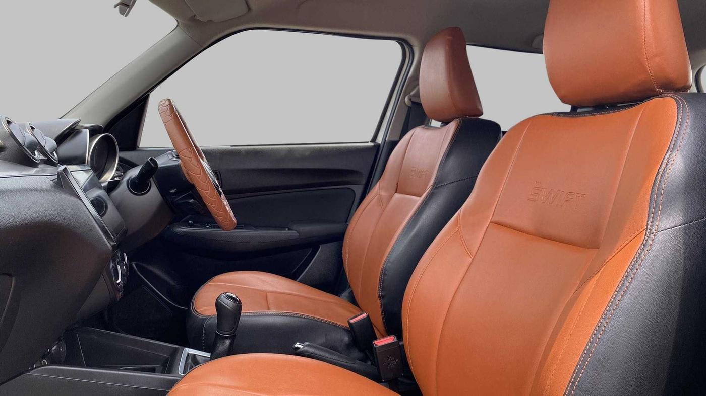 2021 Maruti Swift VXI, Petrol, Manual, 30,176 km, Right Side Front Door Cabin