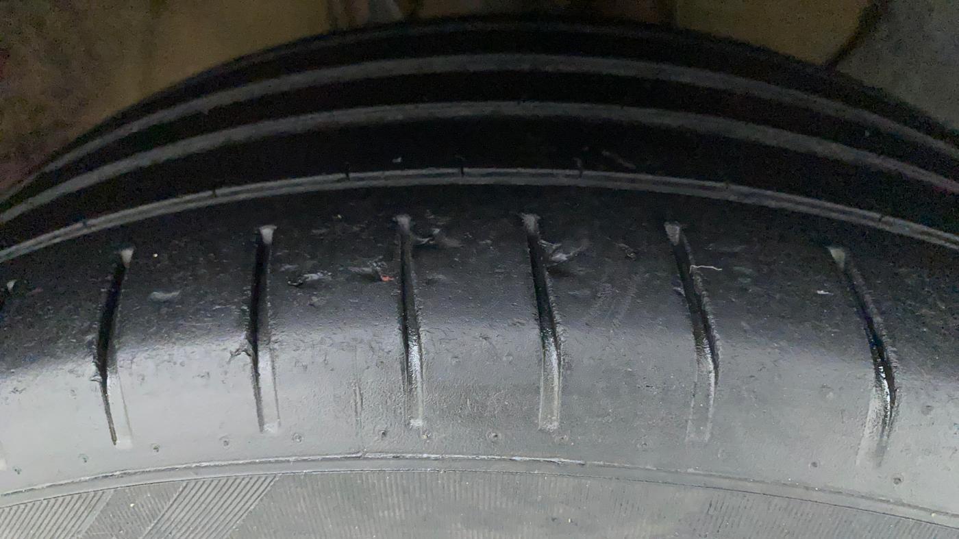 2019 Hyundai Elite i20 ASTA (O) CVT, Petrol, Automatic, 26,935 km, Right Front Tyre Tread