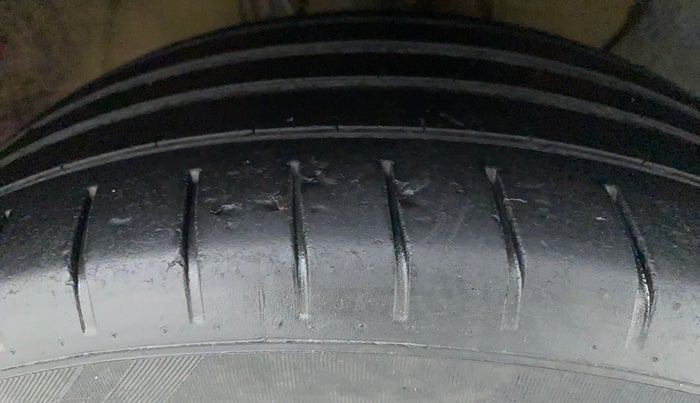 2019 Hyundai Elite i20 ASTA (O) CVT, Petrol, Automatic, 26,935 km, Right Front Tyre Tread