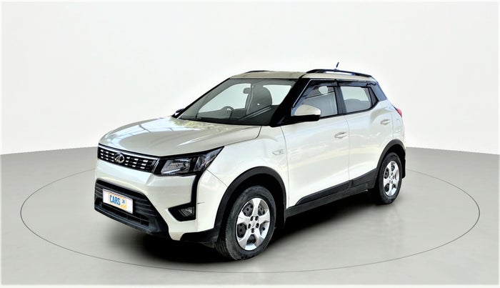 2020 Mahindra XUV300 W6 1.5 DIESEL, Diesel, Manual, 70,911 km, Left Front Diagonal