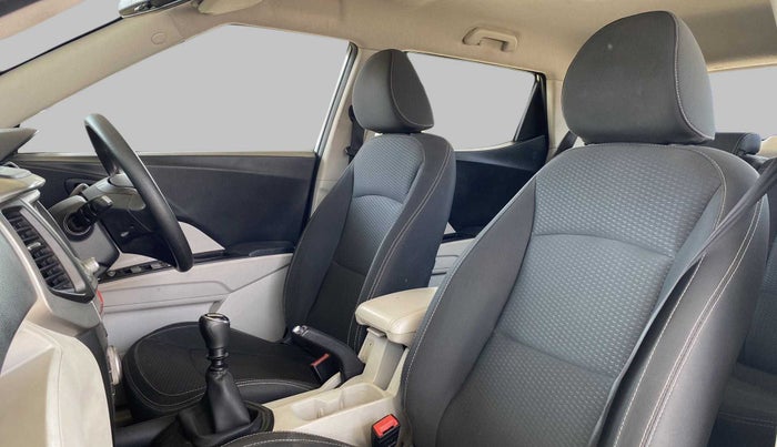 2020 Mahindra XUV300 W6 1.5 DIESEL, Diesel, Manual, 70,911 km, Right Side Front Door Cabin