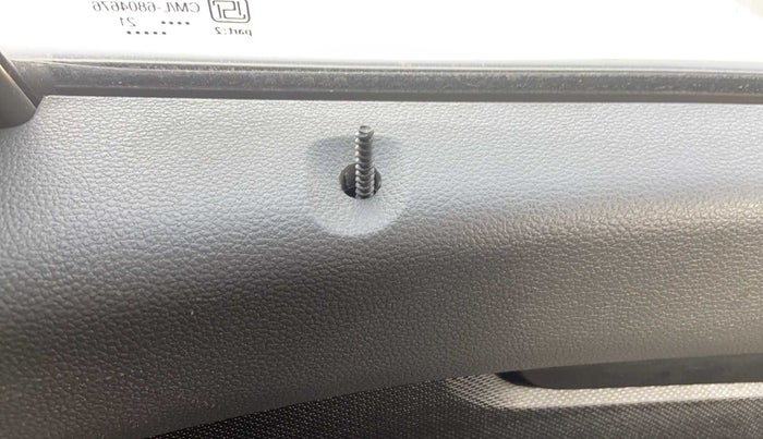 2021 Renault Kwid RXT 1.0 AMT (O), Petrol, Automatic, 18,707 km, Lock system - Door lock knob has minor damage