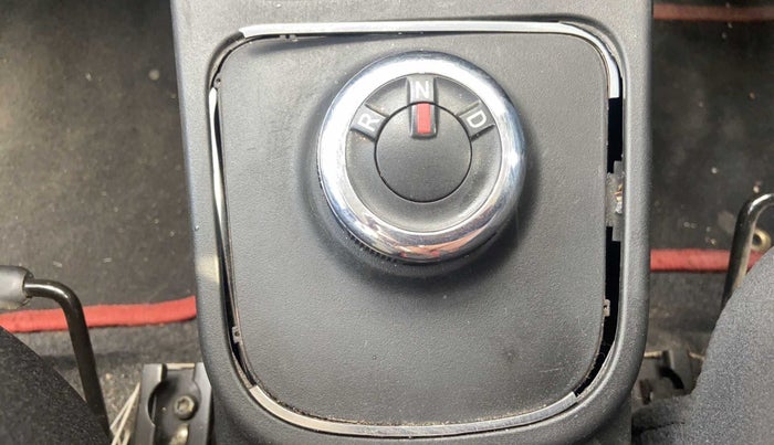 2021 Renault Kwid RXT 1.0 AMT (O), Petrol, Automatic, 18,707 km, Gear lever - Boot Cover minor damage
