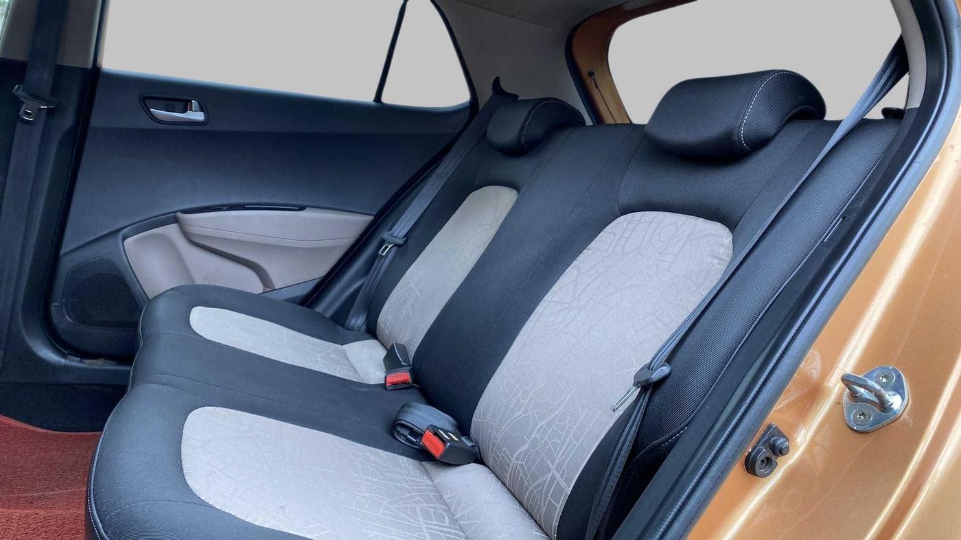 2016 Hyundai Grand i10 ASTA AT 1.2 KAPPA VTVT, Petrol, Automatic, 84,392 km, Right Side Rear Door Cabin
