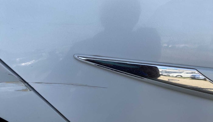 2019 Maruti Ciaz DELTA AT 1.5 SHVS PETROL, Petrol, Automatic, 22,222 km, Right rear door - Minor scratches