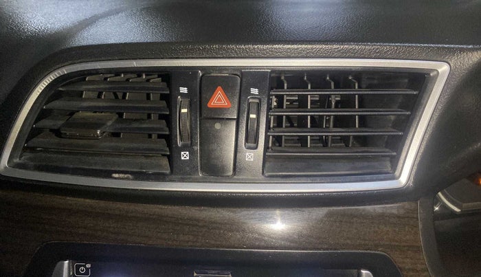 2016 Maruti Ciaz ZXI+, Petrol, Manual, 72,338 km, AC Unit - Front vent has minor damage