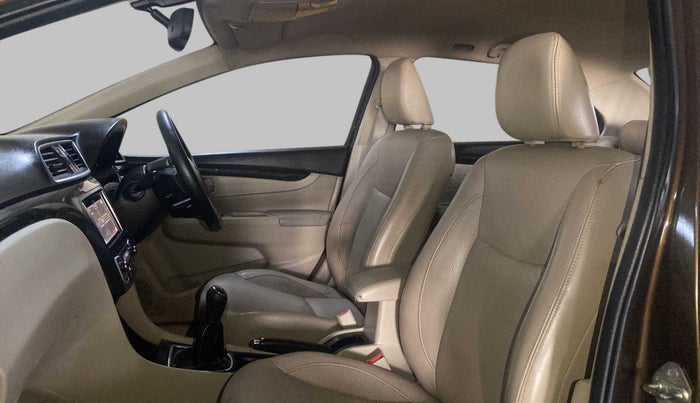 2016 Maruti Ciaz ZXI+, Petrol, Manual, 72,338 km, Right Side Front Door Cabin
