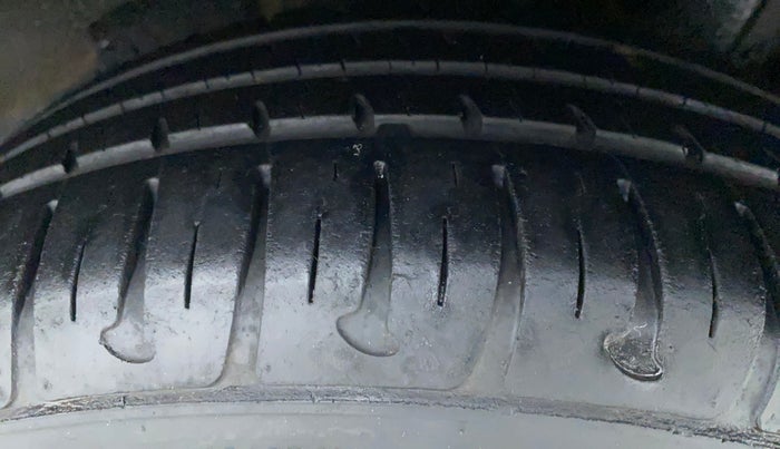 2018 Hyundai Grand i10 MAGNA AT 1.2 KAPPA VTVT, Petrol, Automatic, 18,087 km, Left Rear Tyre Tread