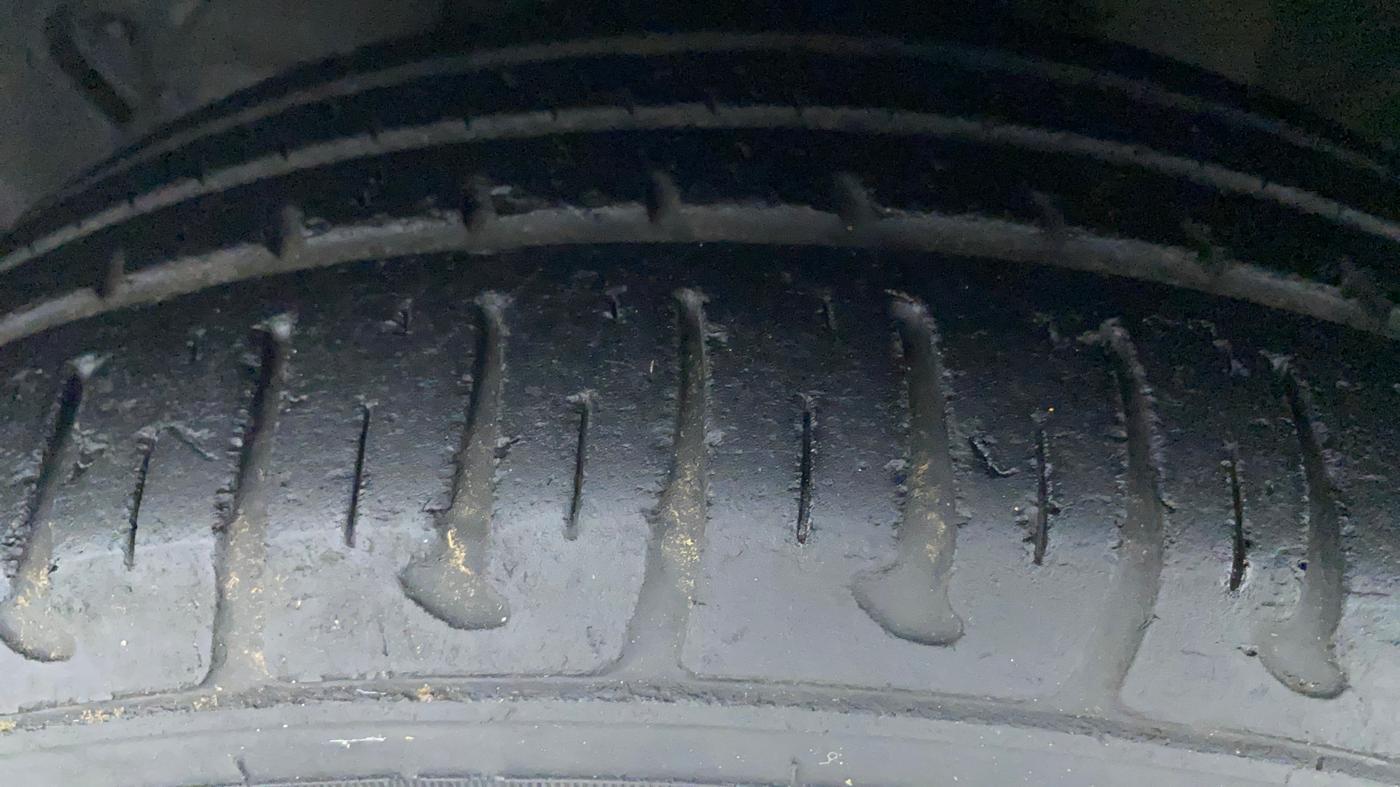 2018 Hyundai Grand i10 MAGNA AT 1.2 KAPPA VTVT, Petrol, Automatic, 18,087 km, Left Front Tyre Tread