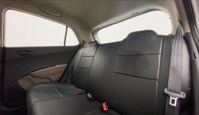 2018 Hyundai Grand i10 MAGNA AT 1.2 KAPPA VTVT, Petrol, Automatic, 18,087 km, Right Side Rear Door Cabin