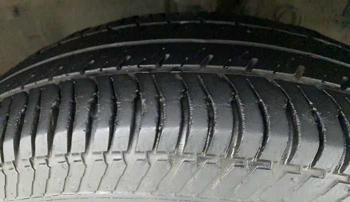 2016 Maruti Swift Dzire VXI (O), Petrol, Manual, 61,308 km, Right Front Tyre Tread