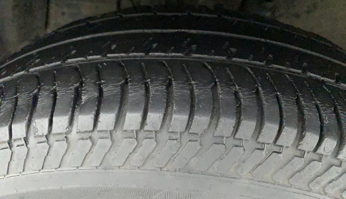 2016 Maruti Swift Dzire VXI (O), Petrol, Manual, 61,308 km, Left Front Tyre Tread