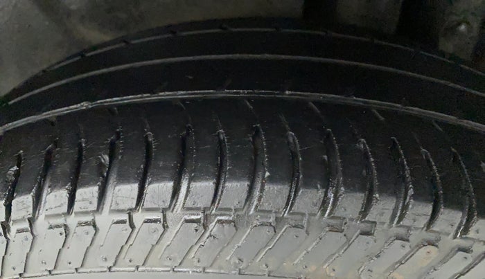 2016 Maruti Swift Dzire VXI (O), Petrol, Manual, 61,308 km, Left Rear Tyre Tread