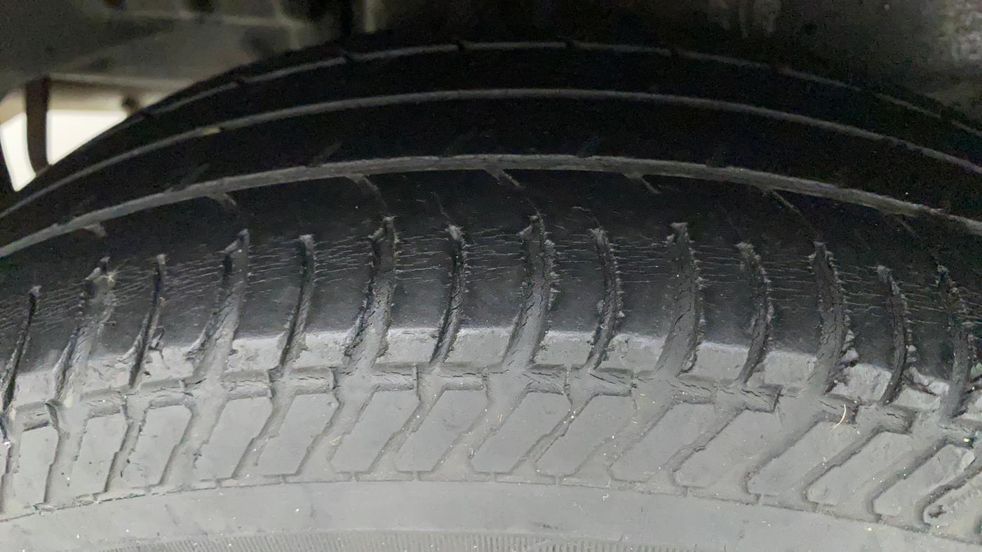 2016 Maruti Swift Dzire VXI (O), Petrol, Manual, 61,308 km, Right Rear Tyre Tread