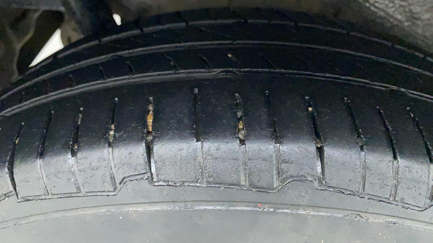2017 Maruti Wagon R 1.0 VXI AMT, Petrol, Automatic, 86,298 km, Right Rear Tyre Tread