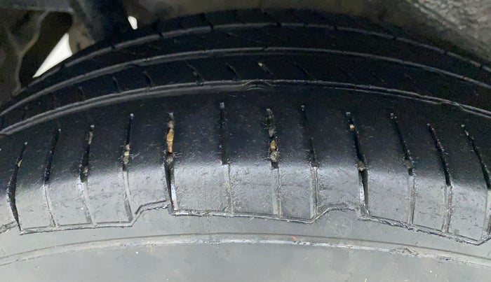 2017 Maruti Wagon R 1.0 VXI AMT, Petrol, Automatic, 86,298 km, Right Rear Tyre Tread