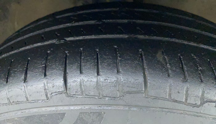 2017 Maruti Wagon R 1.0 VXI AMT, Petrol, Automatic, 86,298 km, Right Front Tyre Tread