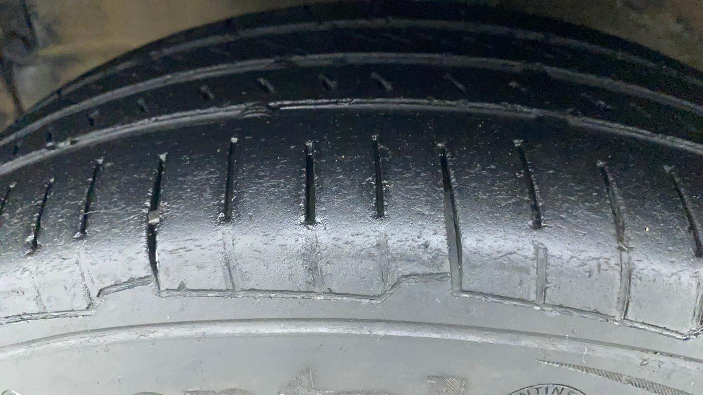 2017 Maruti Wagon R 1.0 VXI AMT, Petrol, Automatic, 86,298 km, Left Front Tyre Tread