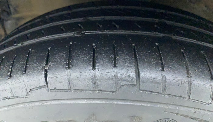 2017 Maruti Wagon R 1.0 VXI AMT, Petrol, Automatic, 86,298 km, Left Front Tyre Tread