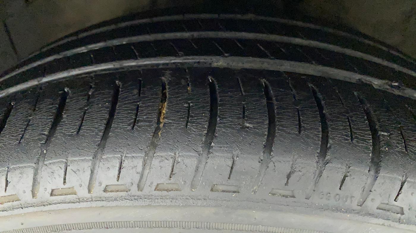 2011 Hyundai Sonata 2.4 GDI MT, Petrol, Manual, 74,795 km, Left Front Tyre Tread