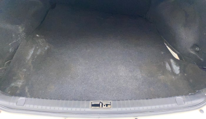 2011 Hyundai Sonata 2.4 GDI MT, Petrol, Manual, 74,795 km, Boot Inside
