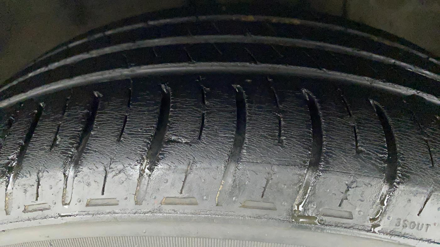 2011 Hyundai Sonata 2.4 GDI MT, Petrol, Manual, 74,795 km, Right Front Tyre Tread