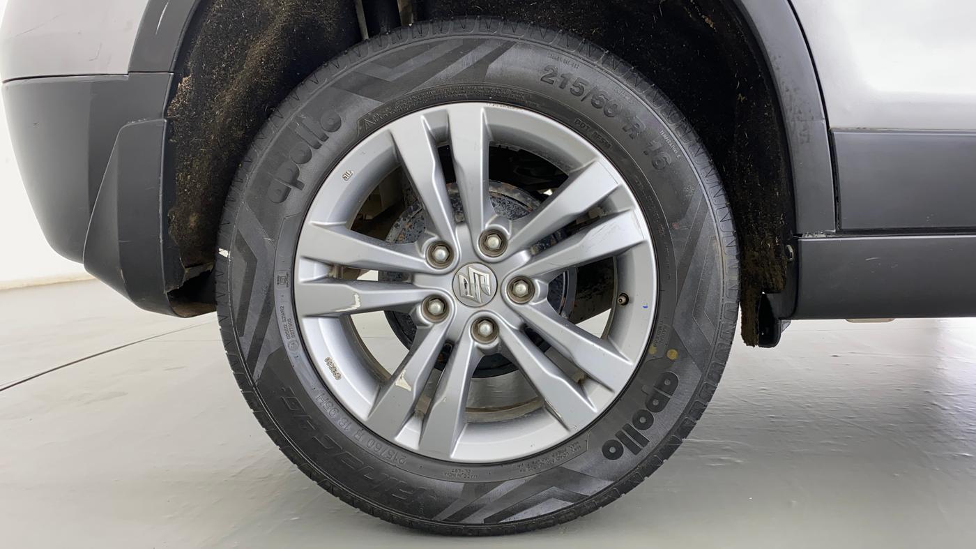 2016 Maruti Vitara Brezza ZDI, Diesel, Manual, 91,429 km, Right Rear Wheel