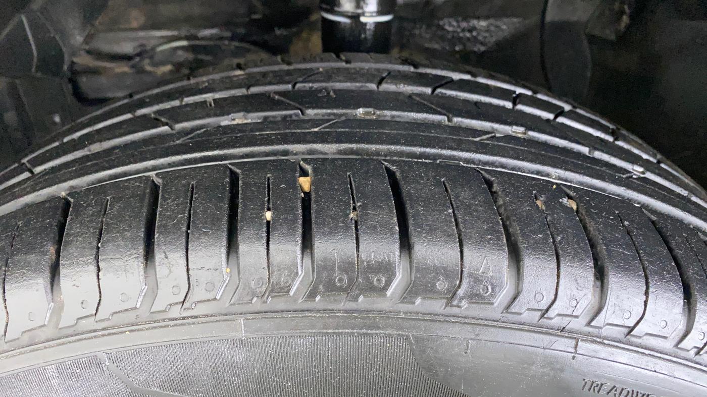 2016 Maruti Vitara Brezza ZDI, Diesel, Manual, 91,429 km, Left Front Tyre Tread