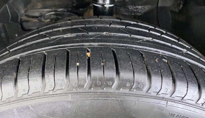 2016 Maruti Vitara Brezza ZDI, Diesel, Manual, 91,429 km, Left Front Tyre Tread