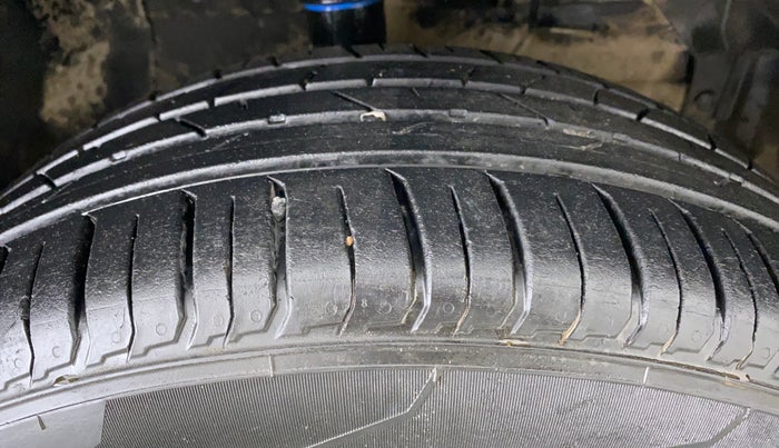 2016 Maruti Vitara Brezza ZDI, Diesel, Manual, 91,429 km, Right Front Tyre Tread