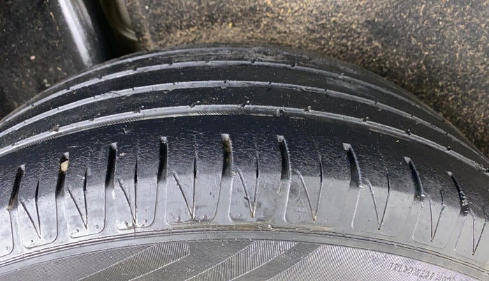2016 Maruti Vitara Brezza ZDI, Diesel, Manual, 91,429 km, Right Rear Tyre Tread