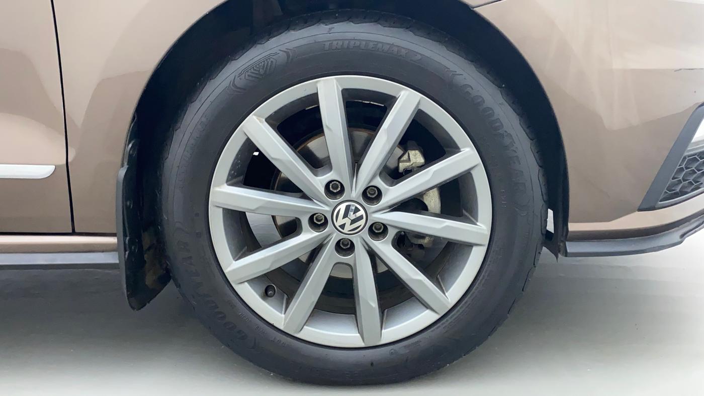 2020 Volkswagen Vento HIGHLINE PLUS 1.0L TSI AT, Petrol, Automatic, 38,605 km, Right Front Wheel