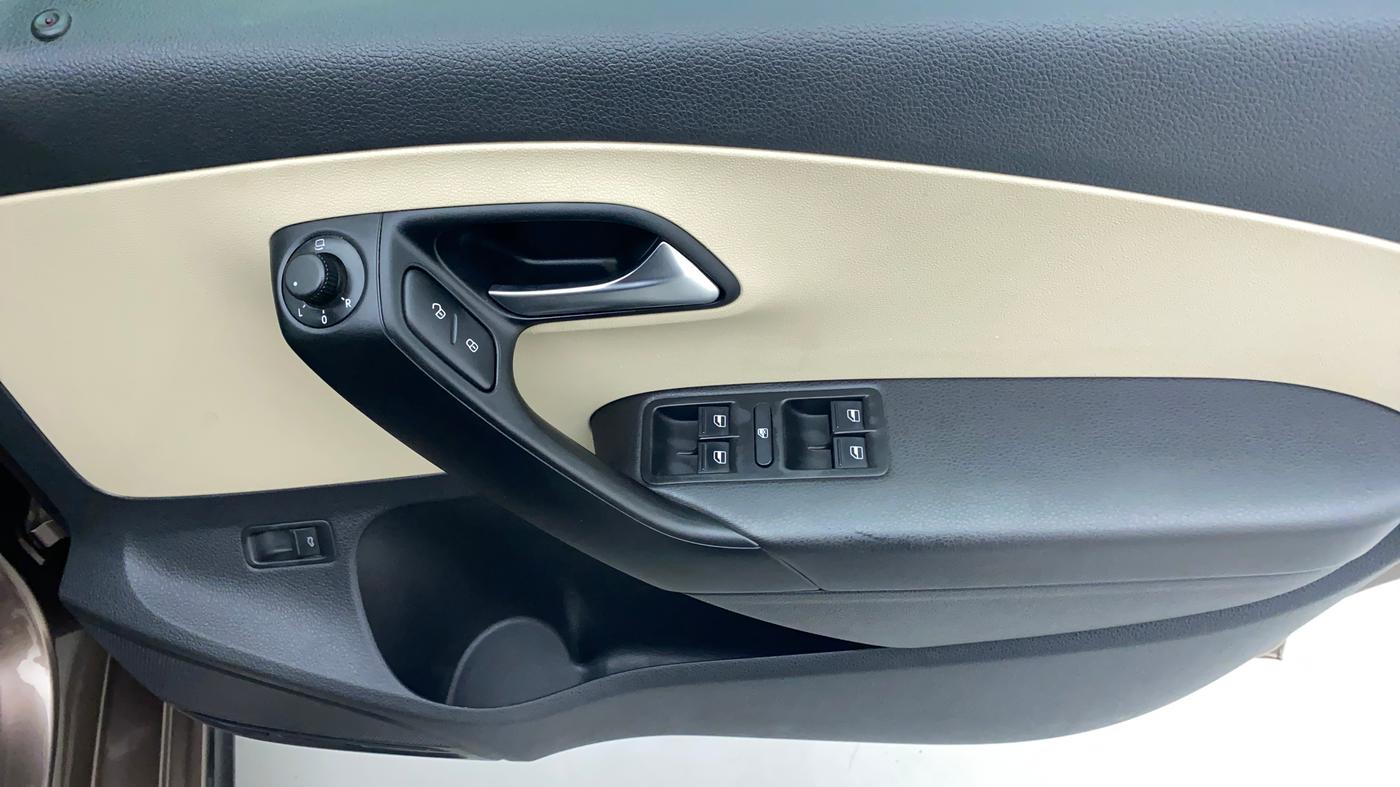 2020 Volkswagen Vento HIGHLINE PLUS 1.0L TSI AT, Petrol, Automatic, 38,605 km, Driver Side Door Panels Control