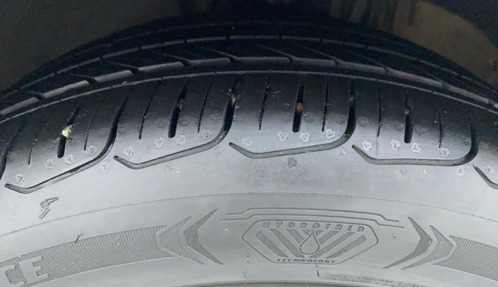 2020 Volkswagen Vento HIGHLINE PLUS 1.0L TSI AT, Petrol, Automatic, 38,605 km, Left Front Tyre Tread