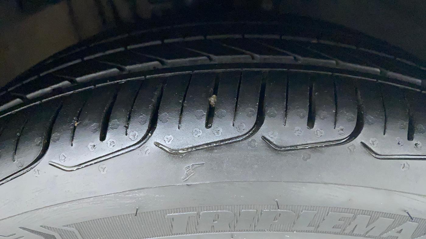 2020 Volkswagen Vento HIGHLINE PLUS 1.0L TSI AT, Petrol, Automatic, 38,605 km, Right Front Tyre Tread