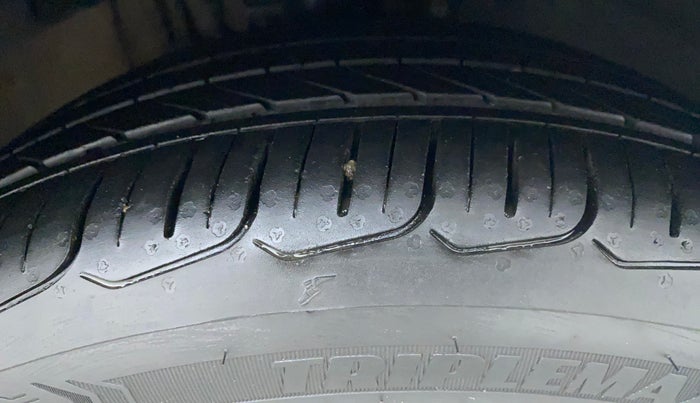 2020 Volkswagen Vento HIGHLINE PLUS 1.0L TSI AT, Petrol, Automatic, 38,605 km, Right Front Tyre Tread