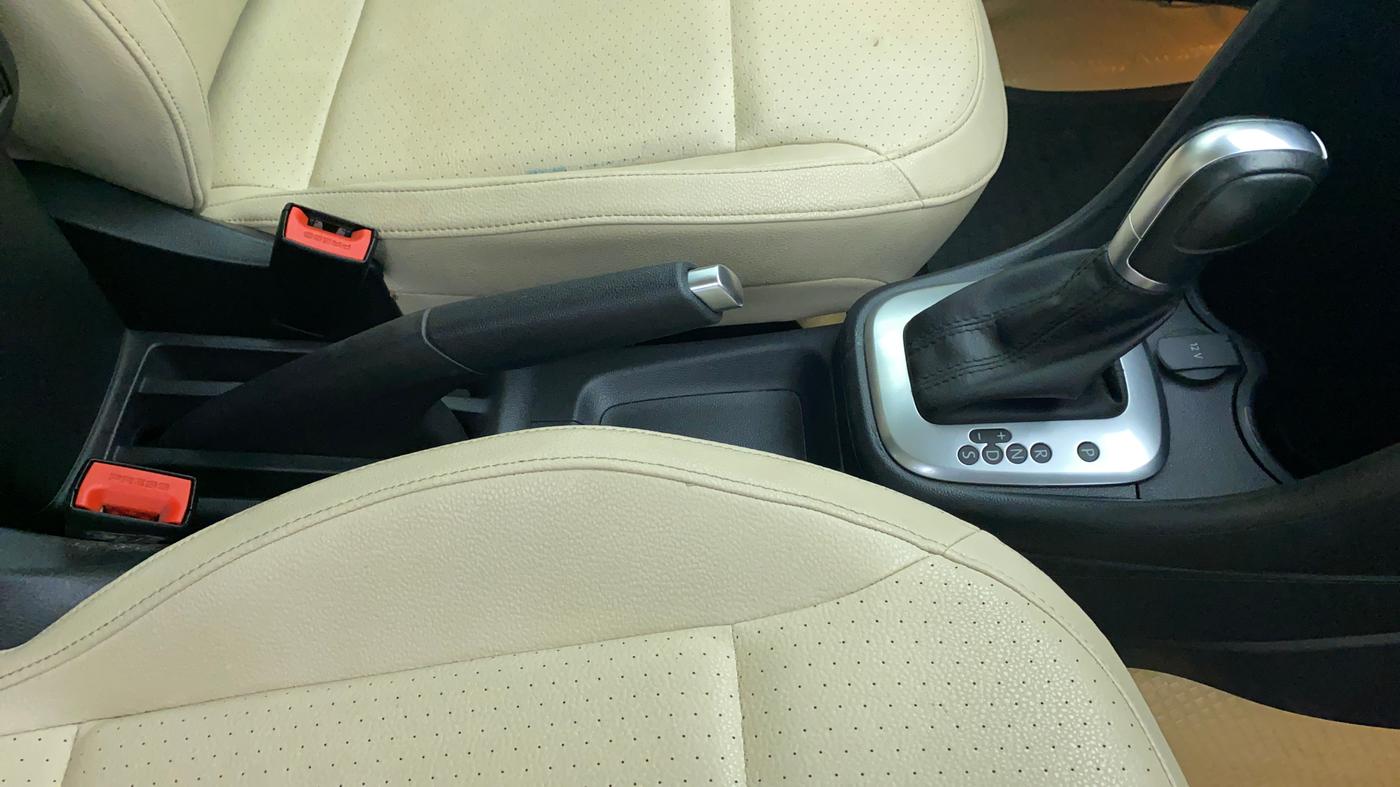 2020 Volkswagen Vento HIGHLINE PLUS 1.0L TSI AT, Petrol, Automatic, 38,605 km, Gear Lever