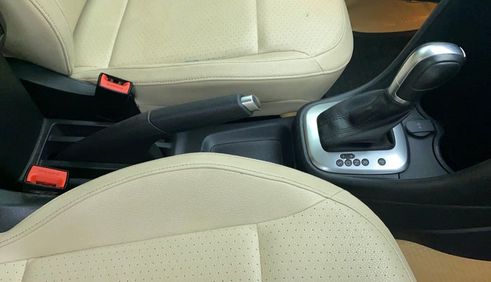 2020 Volkswagen Vento HIGHLINE PLUS 1.0L TSI AT, Petrol, Automatic, 38,605 km, Gear Lever