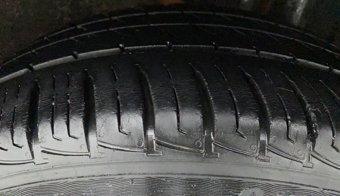 2018 Maruti Vitara Brezza VDI, Diesel, Manual, 42,252 km, Left Rear Tyre Tread