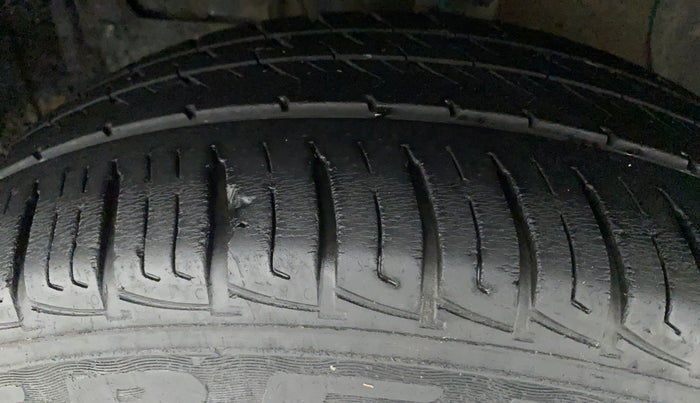 2018 Maruti Vitara Brezza VDI, Diesel, Manual, 42,252 km, Left Front Tyre Tread