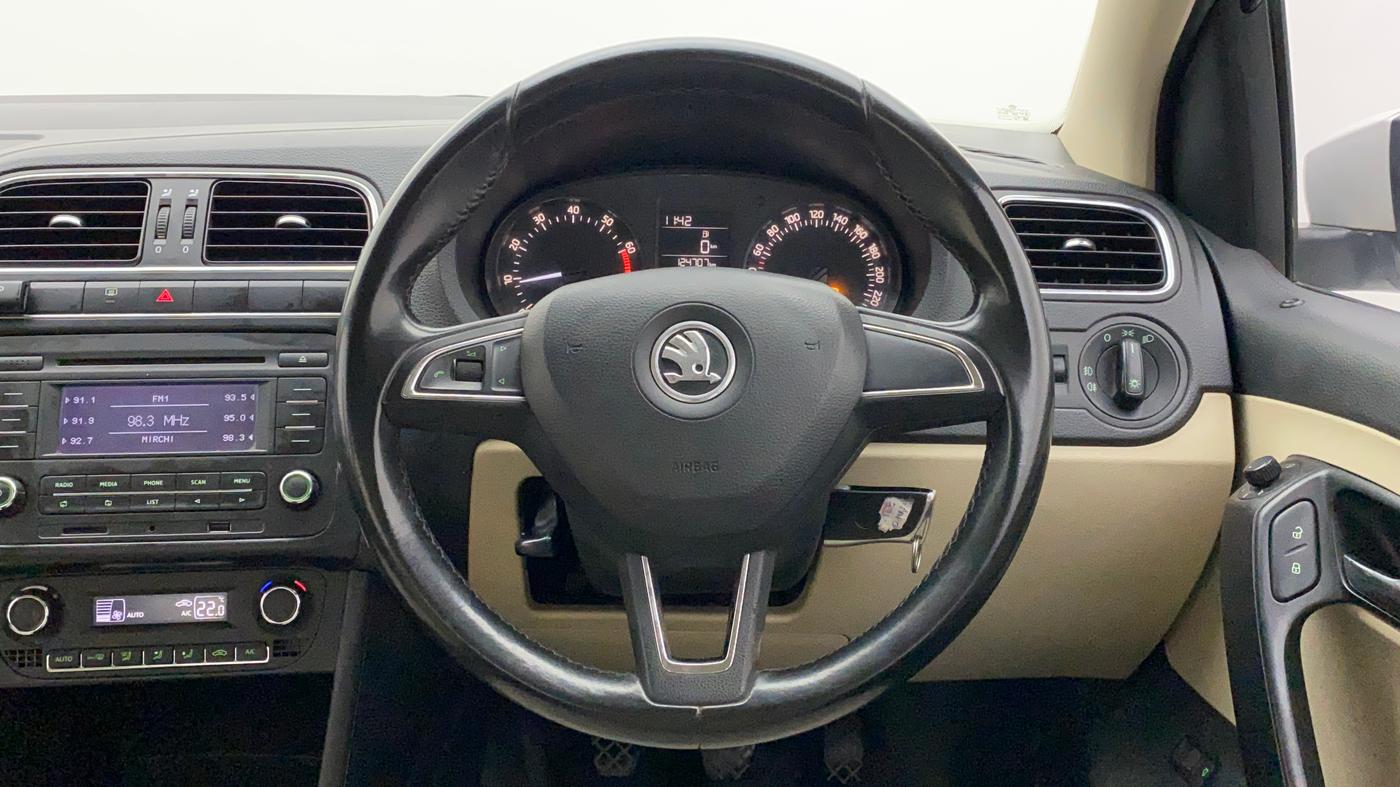 2017 Skoda Rapid AMBITION 1.6 MPI MT, Petrol, Manual, 1,24,707 km, Steering Wheel Close Up