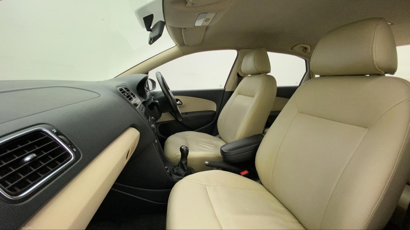 2017 Skoda Rapid AMBITION 1.6 MPI MT, Petrol, Manual, 1,24,707 km, Right Side Front Door Cabin
