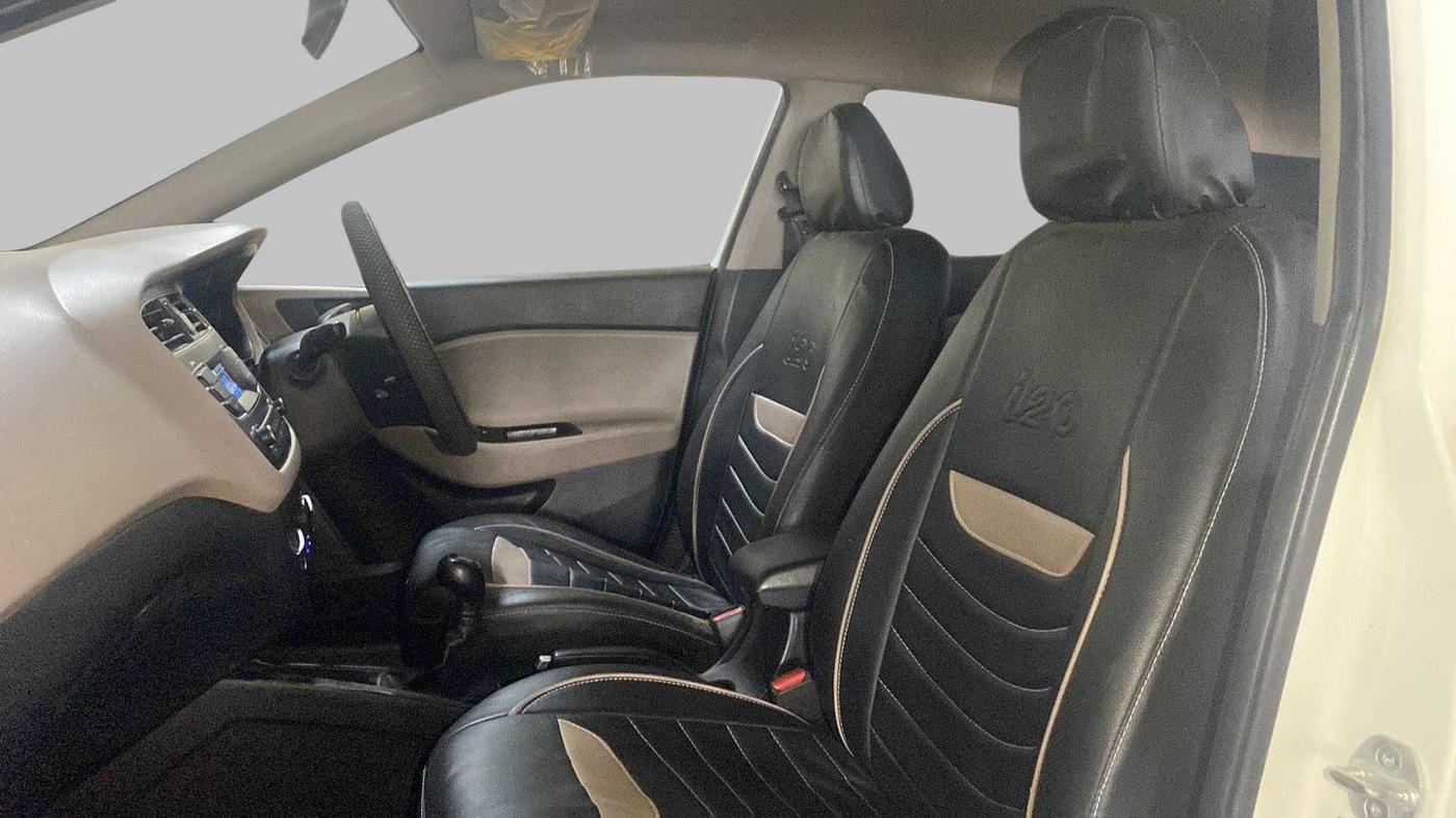 2020 Hyundai Elite i20 MAGNA PLUS 1.2, Petrol, Manual, 63,015 km, Right Side Front Door Cabin