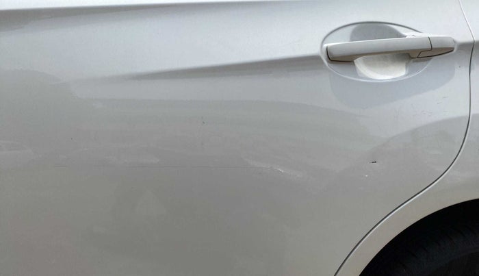 2016 Honda Amaze 1.2L I-VTEC VX, Petrol, Manual, 1,20,447 km, Rear left door - Minor scratches