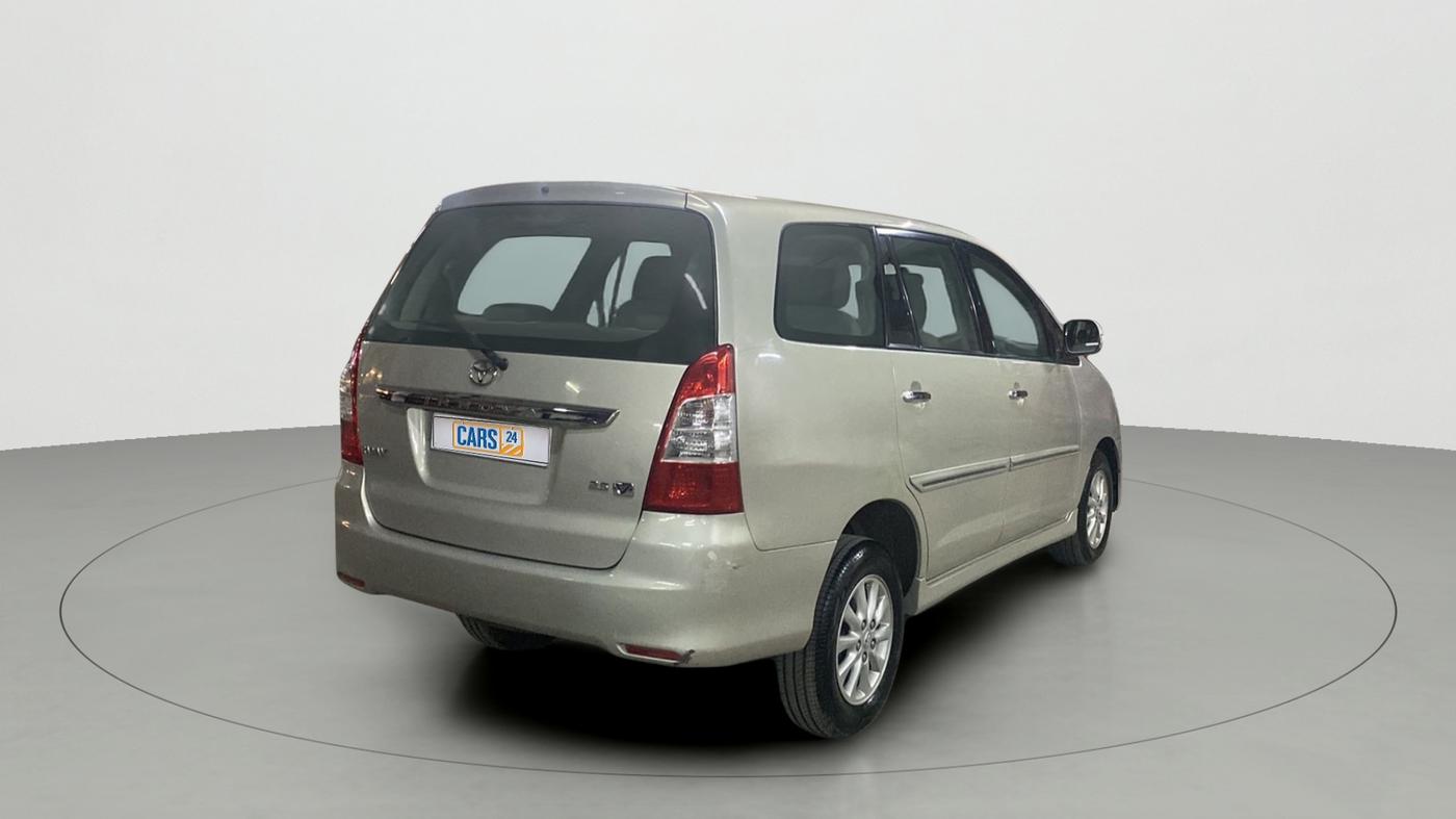 2013 Toyota Innova 2.5 VX 7 STR, Diesel, Manual, 67,912 km, Right Back Diagonal