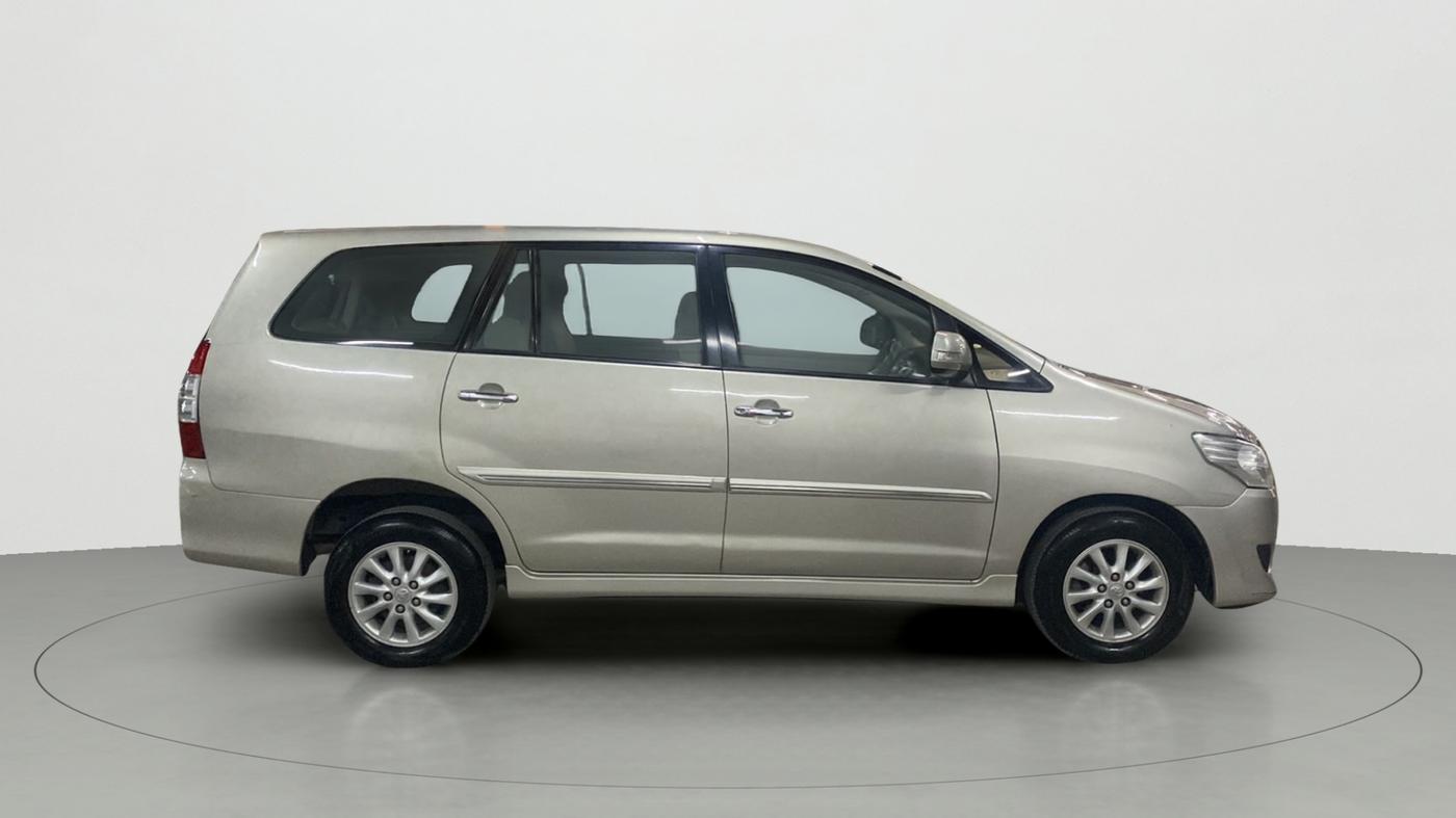 2013 Toyota Innova 2.5 VX 7 STR, Diesel, Manual, 67,912 km, Right Side View