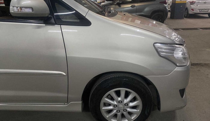 2013 Toyota Innova 2.5 VX 7 STR, Diesel, Manual, 67,912 km, Right fender - Minor scratches