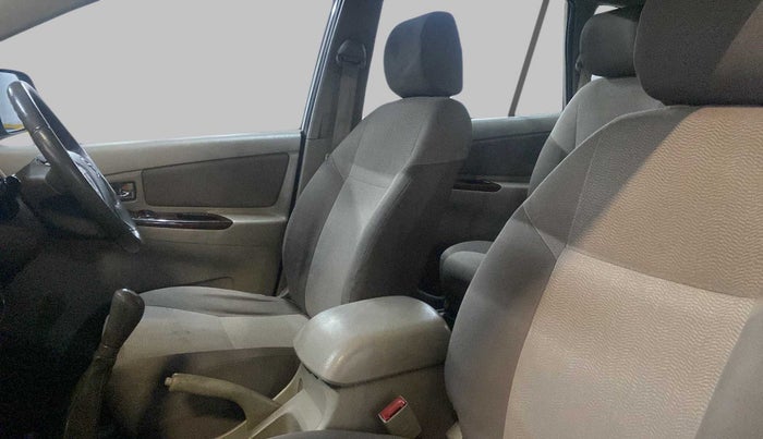 2013 Toyota Innova 2.5 VX 7 STR, Diesel, Manual, 67,912 km, Right Side Front Door Cabin