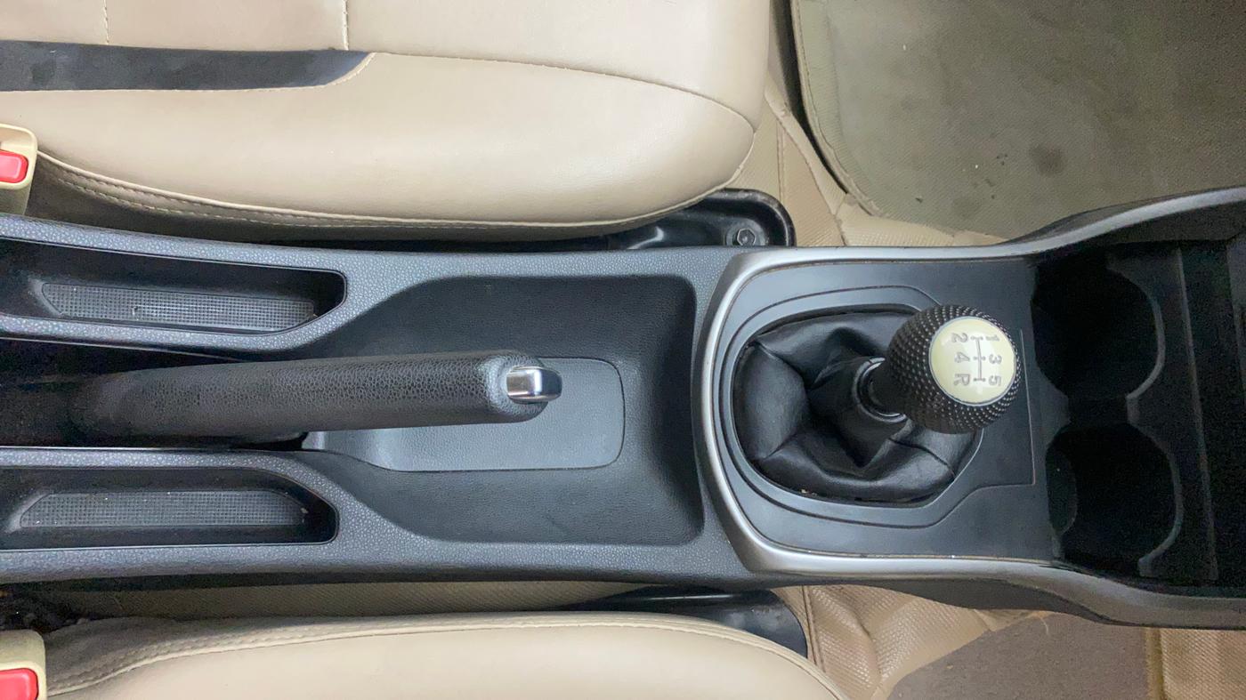 2018 Honda City 1.5L I-VTEC V MT, Petrol, Manual, 1,07,457 km, Gear Lever